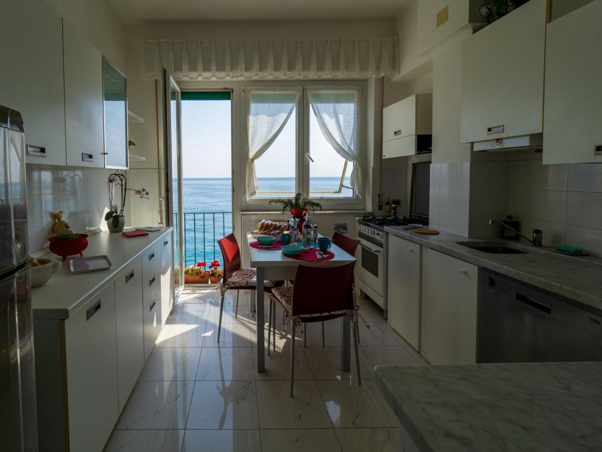 Giaella Sea View Apartment Монтероссо-аль-Маре Экстерьер фото